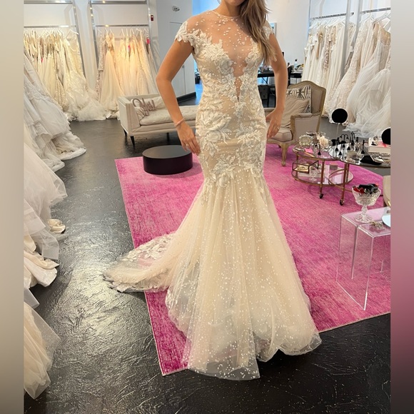 Berta Wedding Dress - 100% authentic - Picture 3 of 8